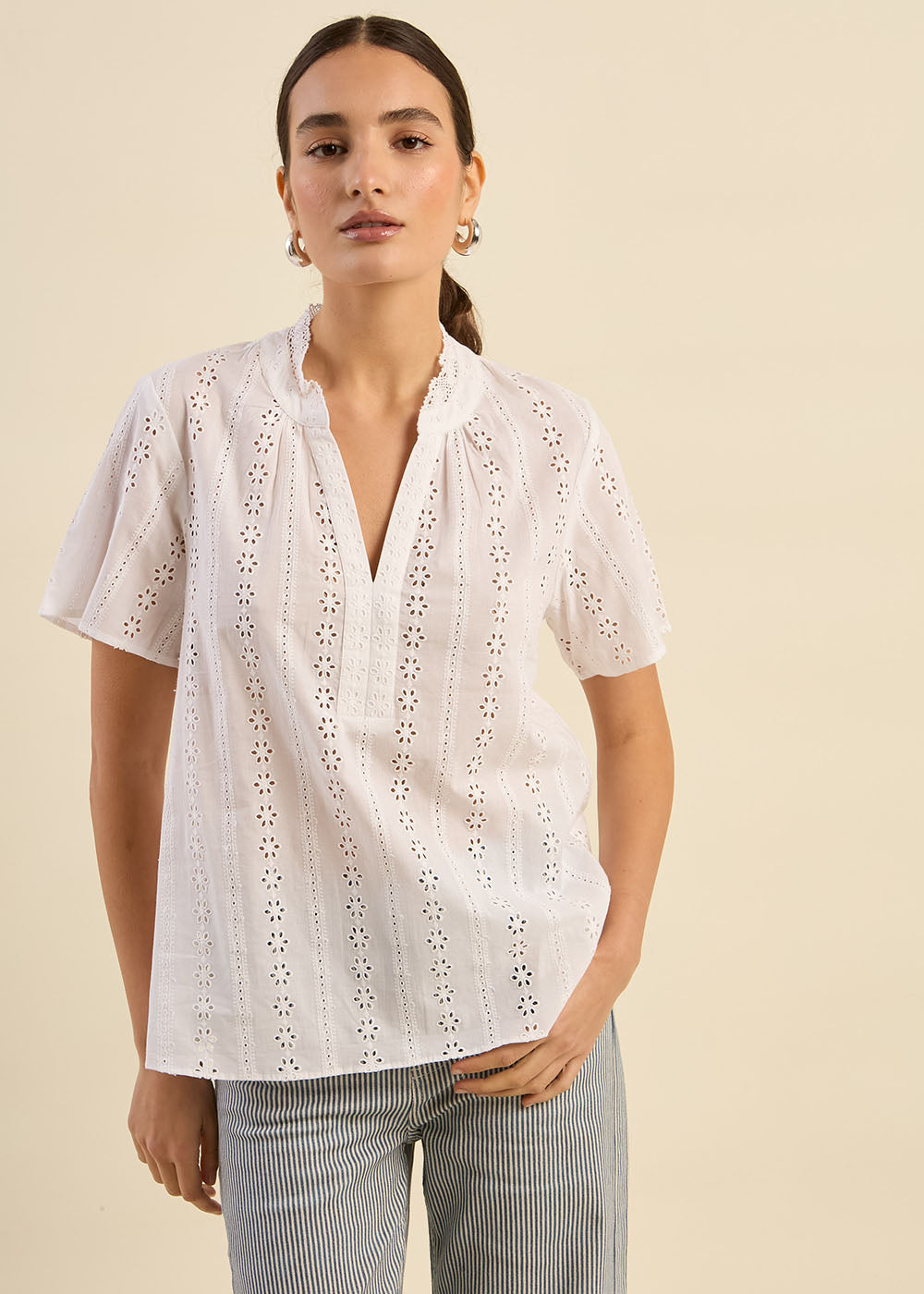 Blouse en broderie anglaise col volanté