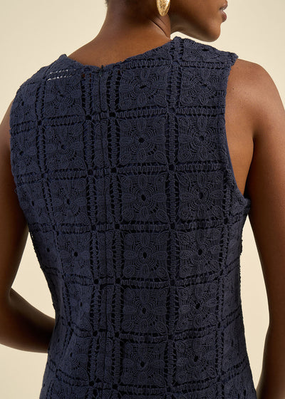 Robe en maille ajourée sans manches