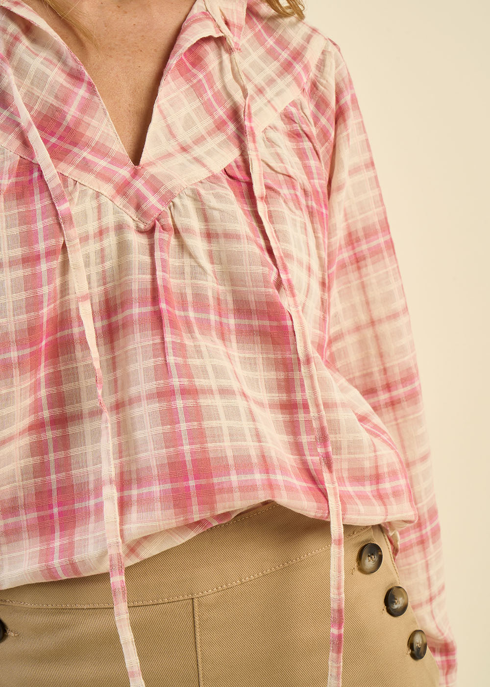 Blouse à carreaux col montant fluide