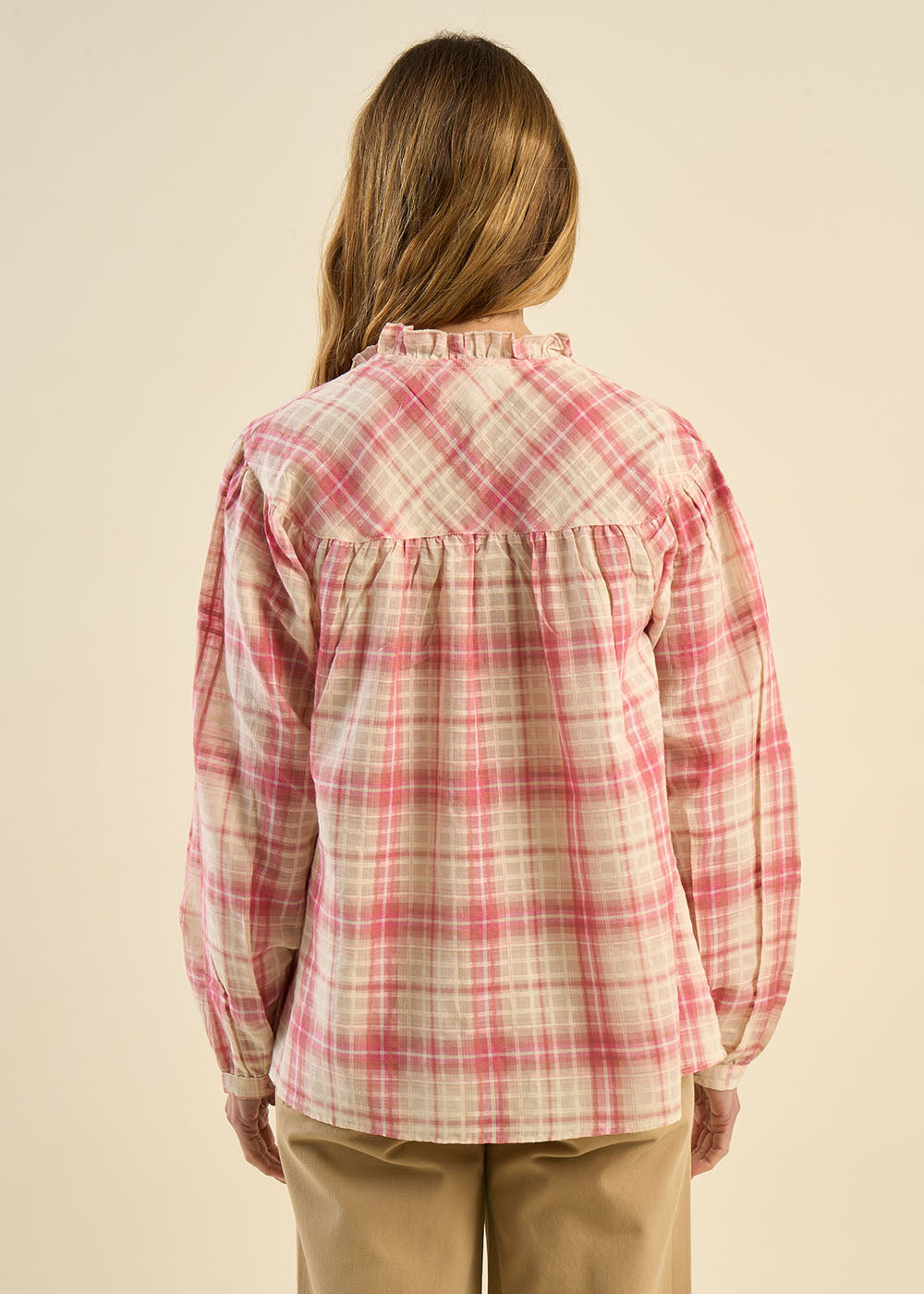 Blouse à carreaux col montant fluide