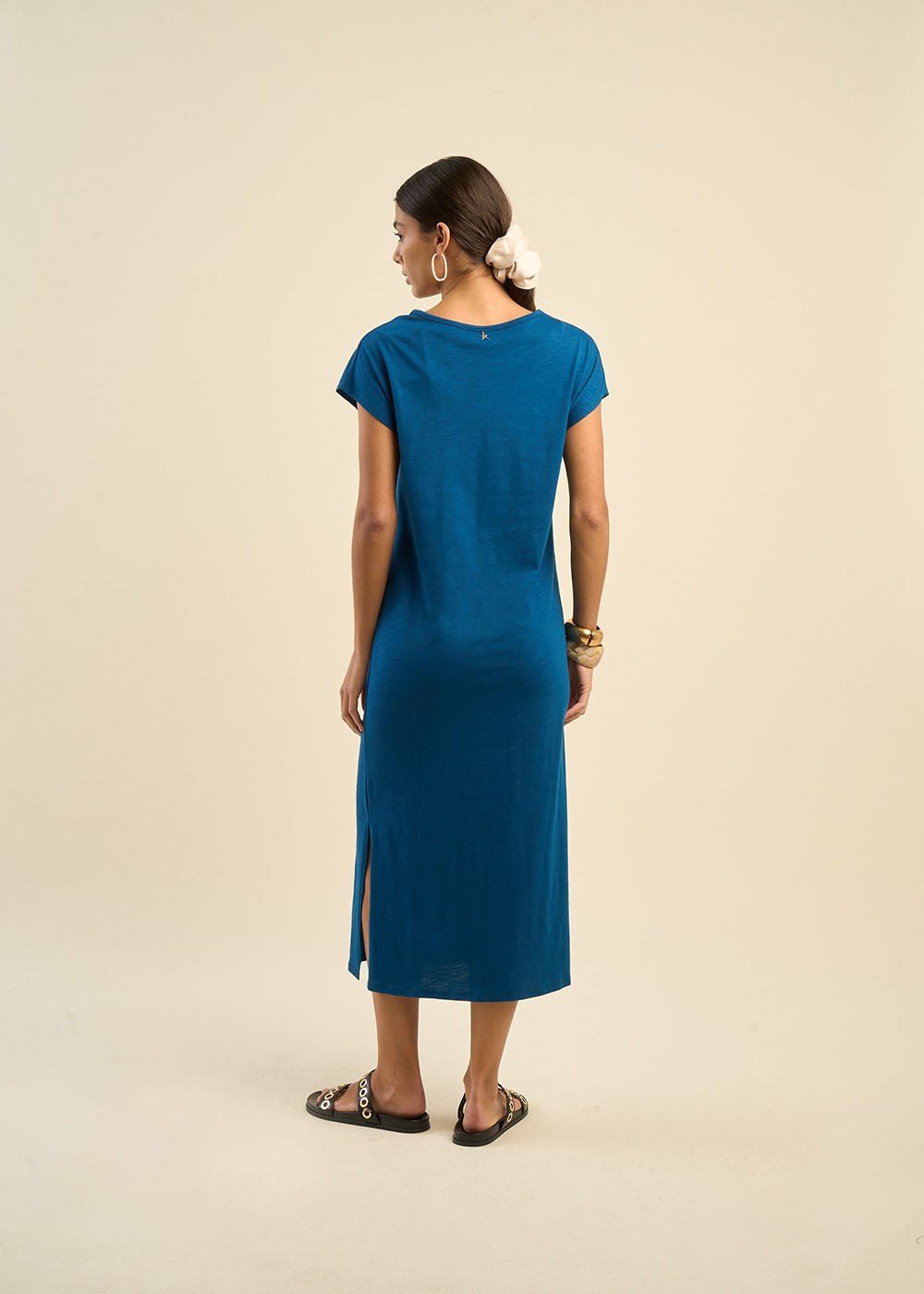 Robe droite col tunisien