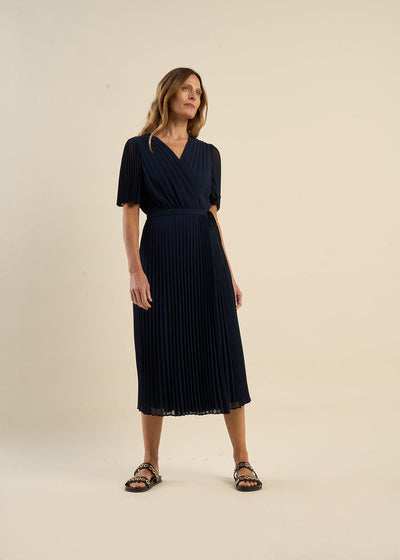 Robe mi-longue plissée à manches évasées