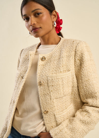 Veste en tweed et boutons bijoux