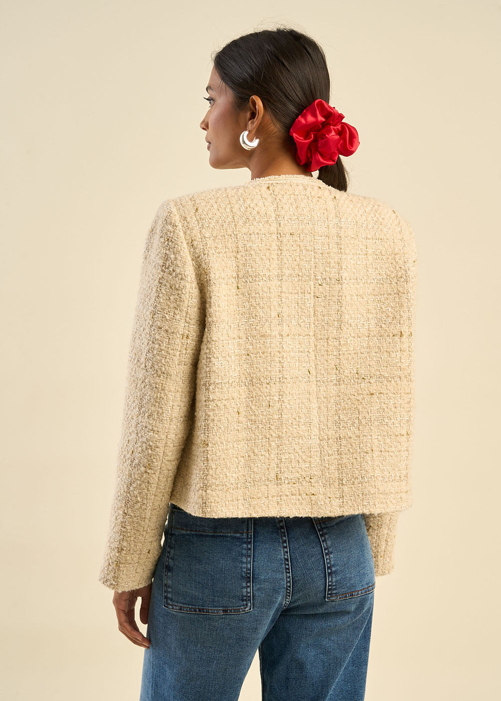 Veste en tweed et boutons bijoux
