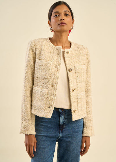 Veste en tweed et boutons bijoux