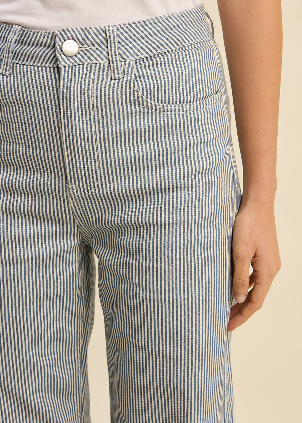 Pantalon droit et rayé à taille haute
