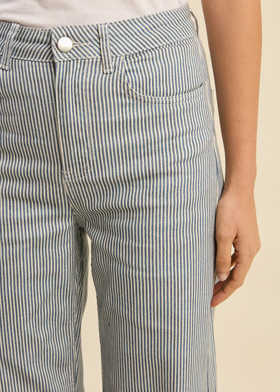 Pantalon droit et rayé à taille haute