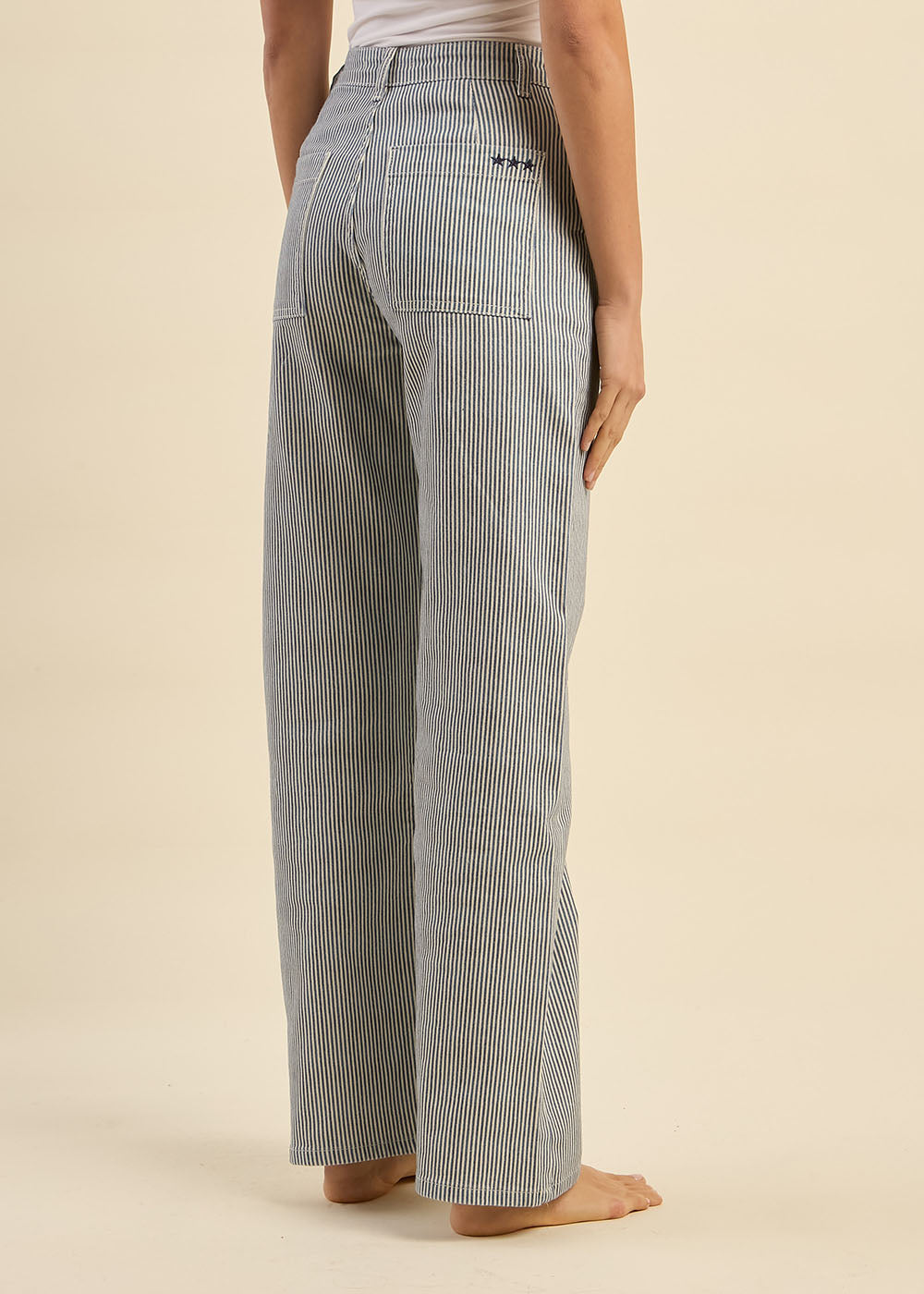 Pantalon droit et rayé à taille haute