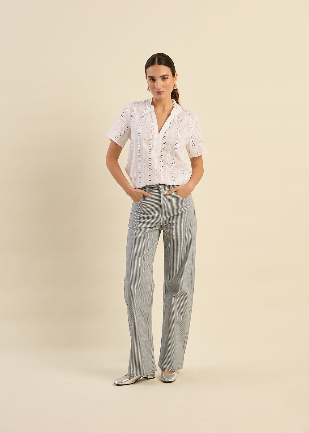 Pantalon droit et rayé à taille haute