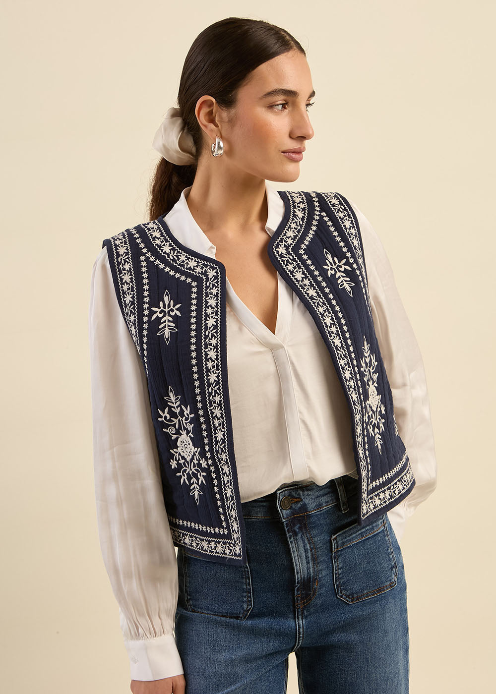 Gilet sans manches brodé en gaze de coton
