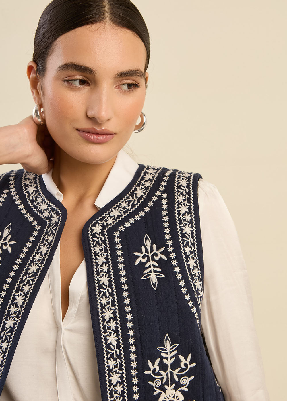 Gilet sans manches brodé en gaze de coton