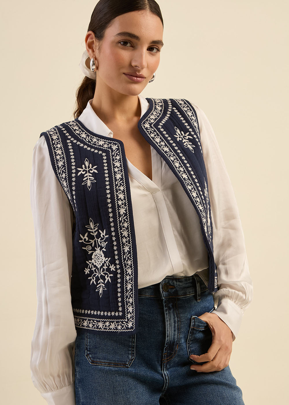 Gilet sans manches brodé en gaze de coton