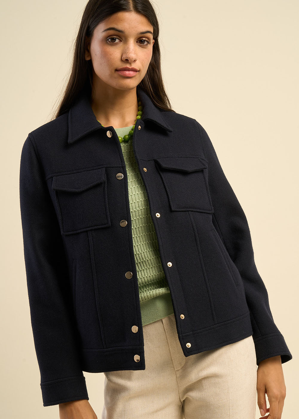 Manteau court en drap de laine