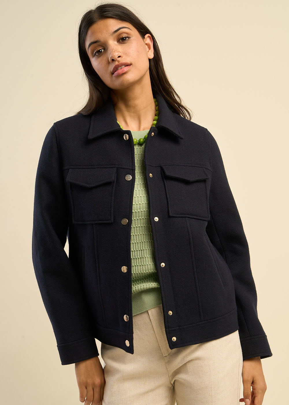 Manteau court en drap de laine