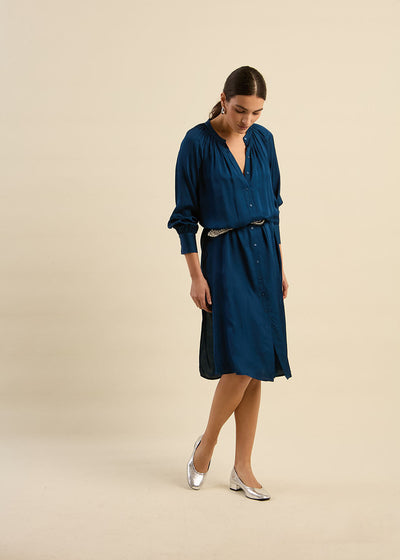 Robe chemise longue en satin