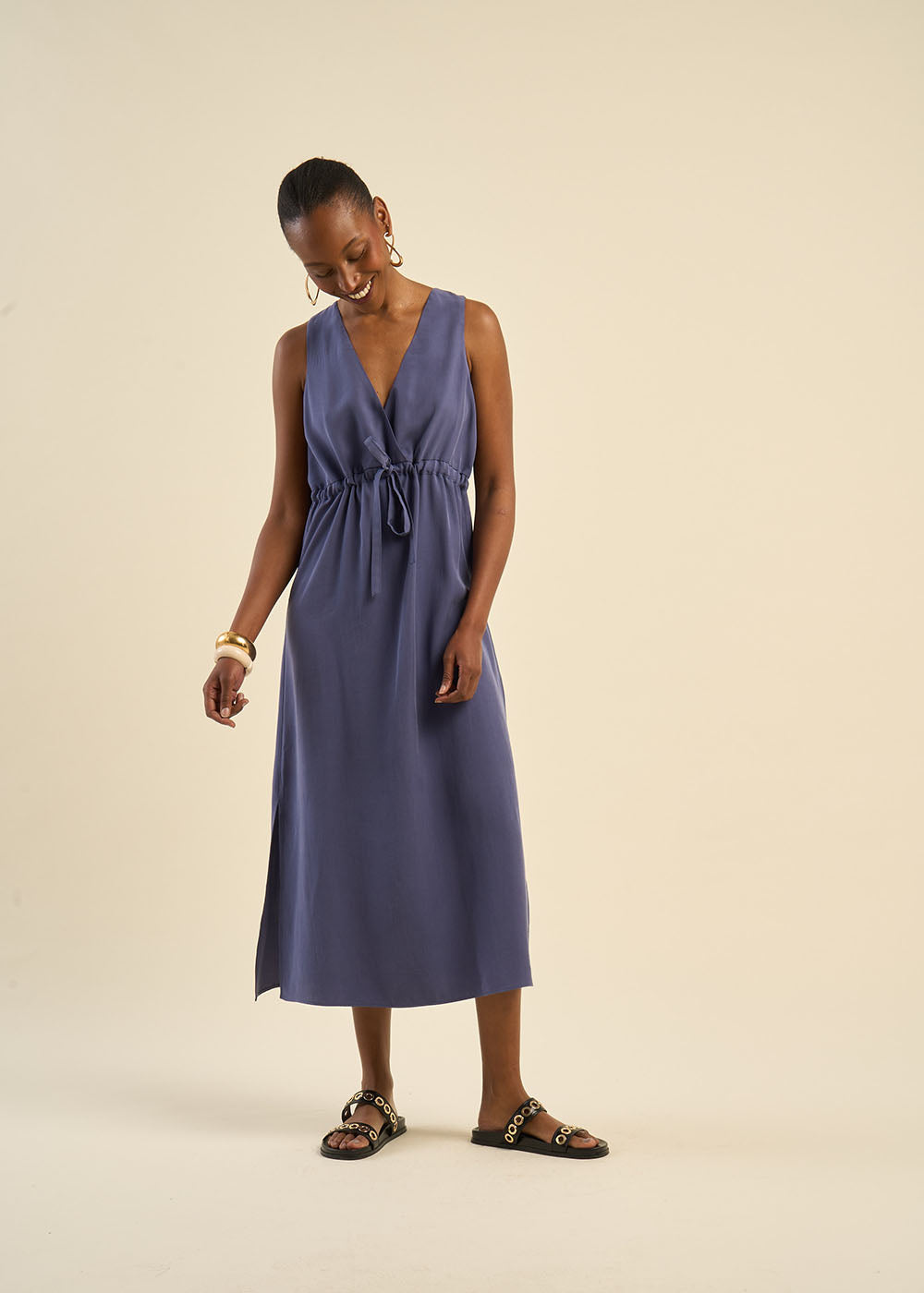 Robe longue ajustée décolleté en V