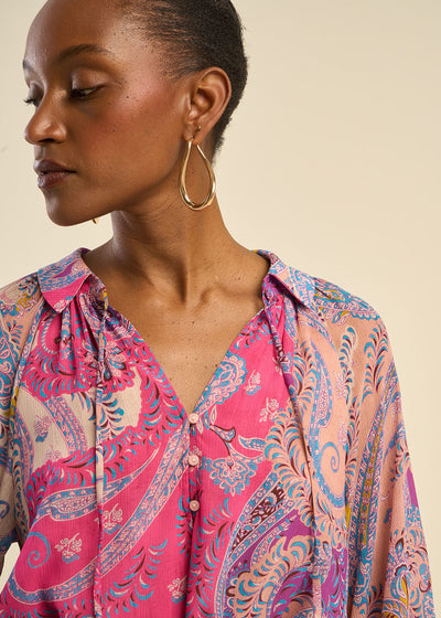 Robe courte ceinturée à motifs multicolores