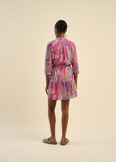 Robe courte ceinturée à motifs multicolores