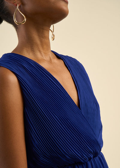 Robe longue plissée sans manches décolleté