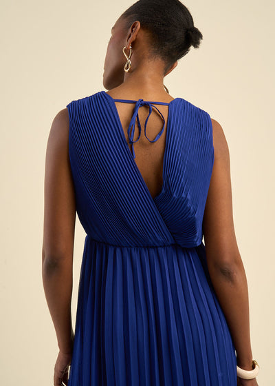 Robe longue plissée sans manches décolleté