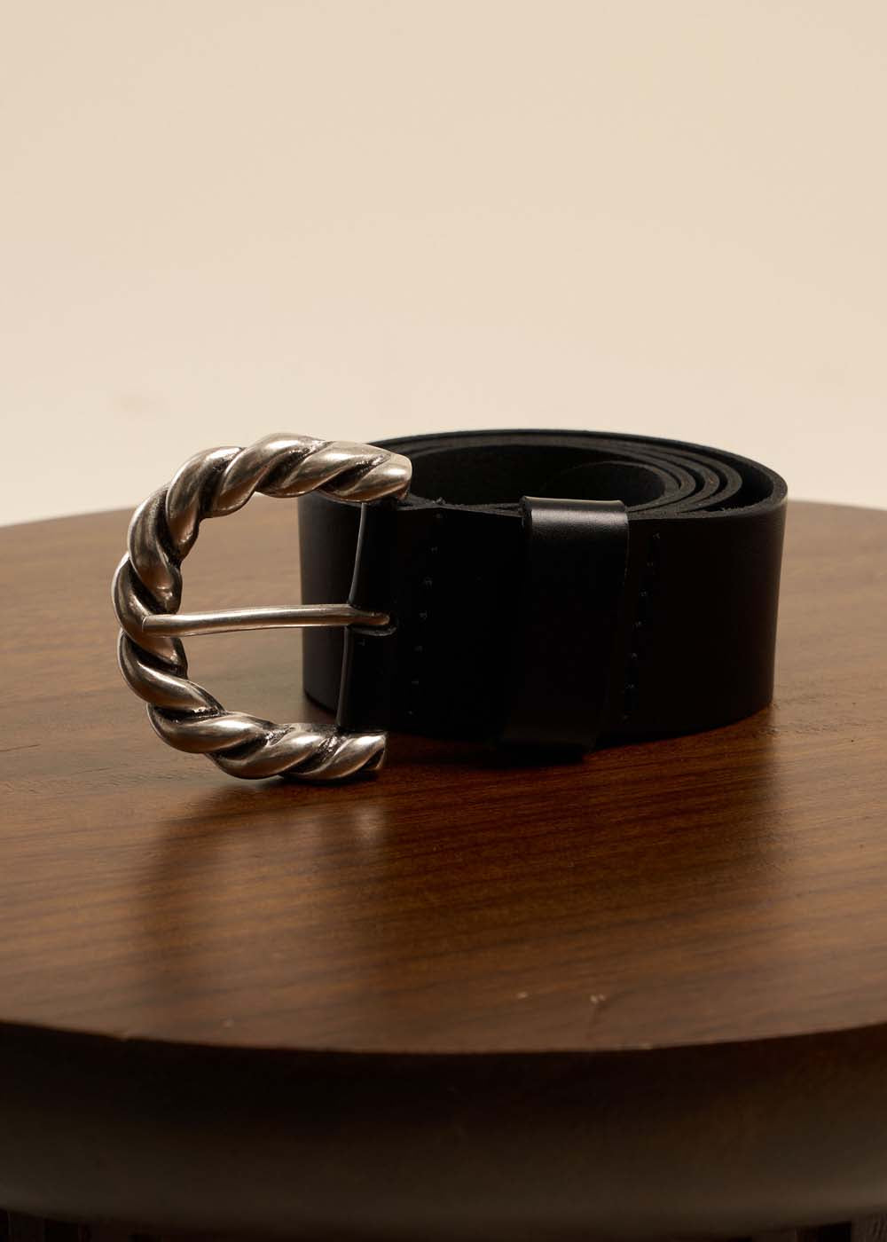 Ceinture à boucle torsadée