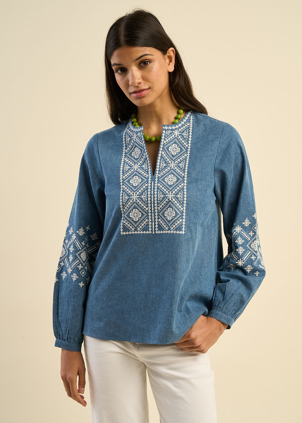 Top ample à col tunisien et broderies