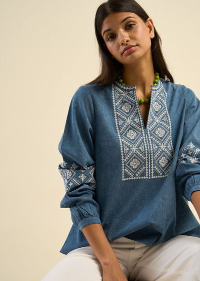 Top ample à col tunisien et broderies