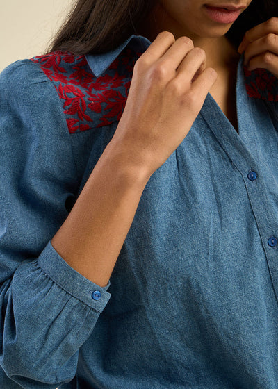 Chemise denim brodée