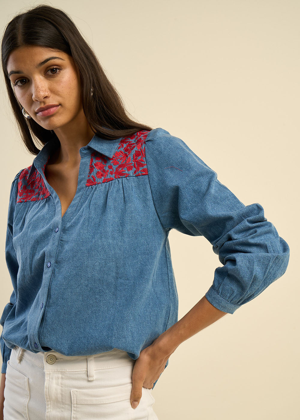 Chemise denim brodée