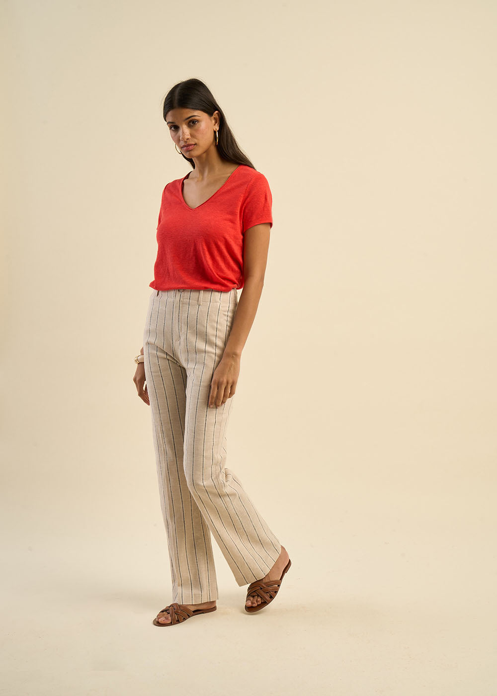 Pantalon large et habillé à fines rayures