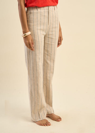 Pantalon large et habillé à fines rayures