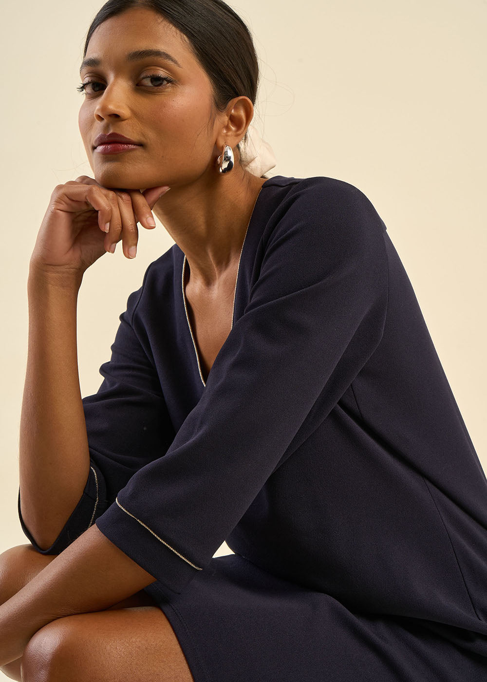 Robe courte col bijou