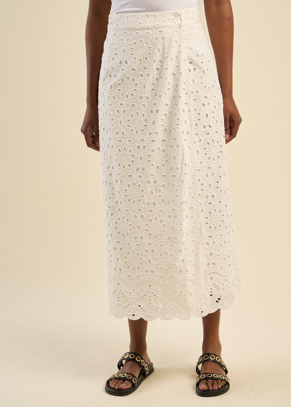 Jupe portefeuille en broderie anglaise