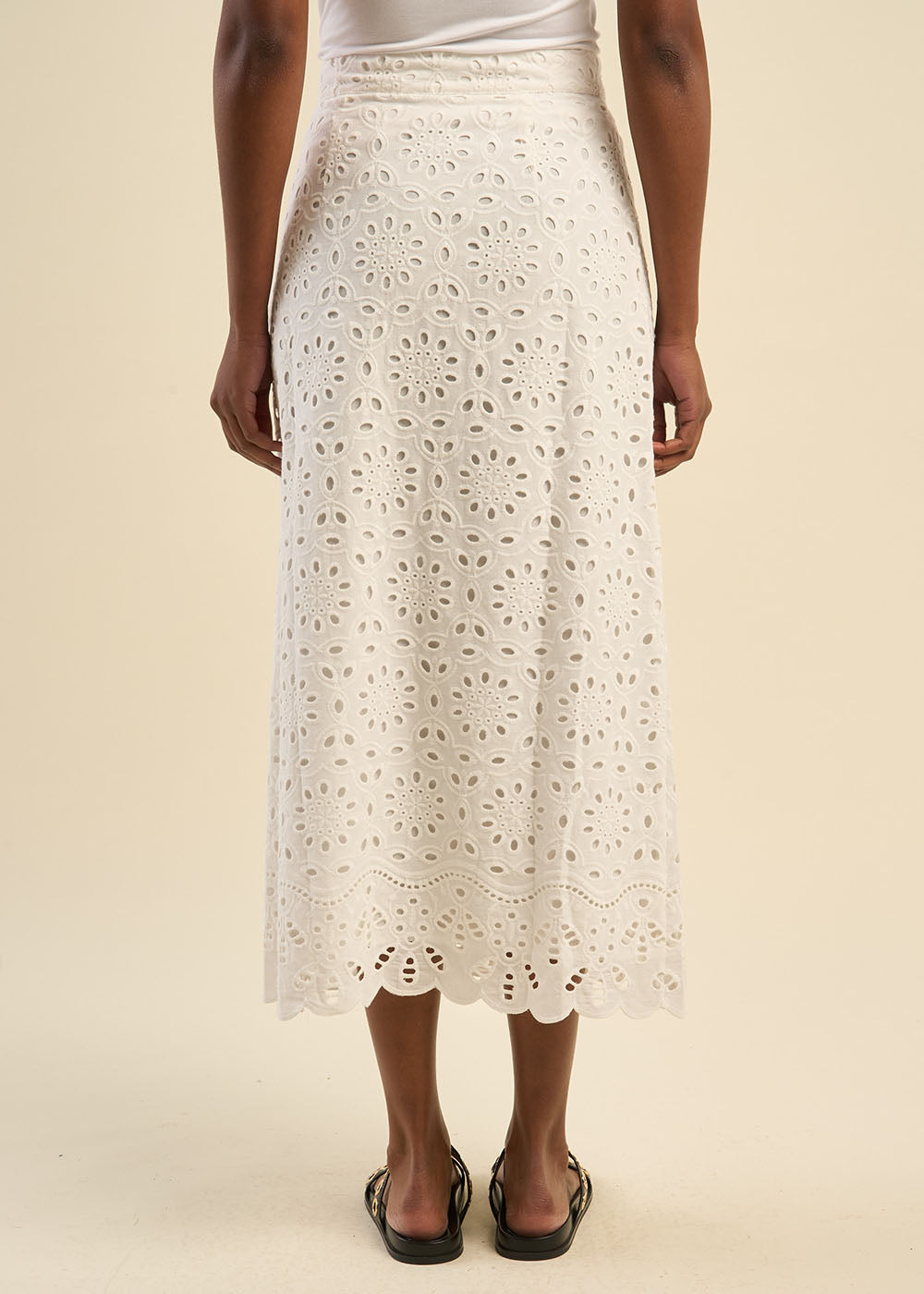 Jupe portefeuille en broderie anglaise