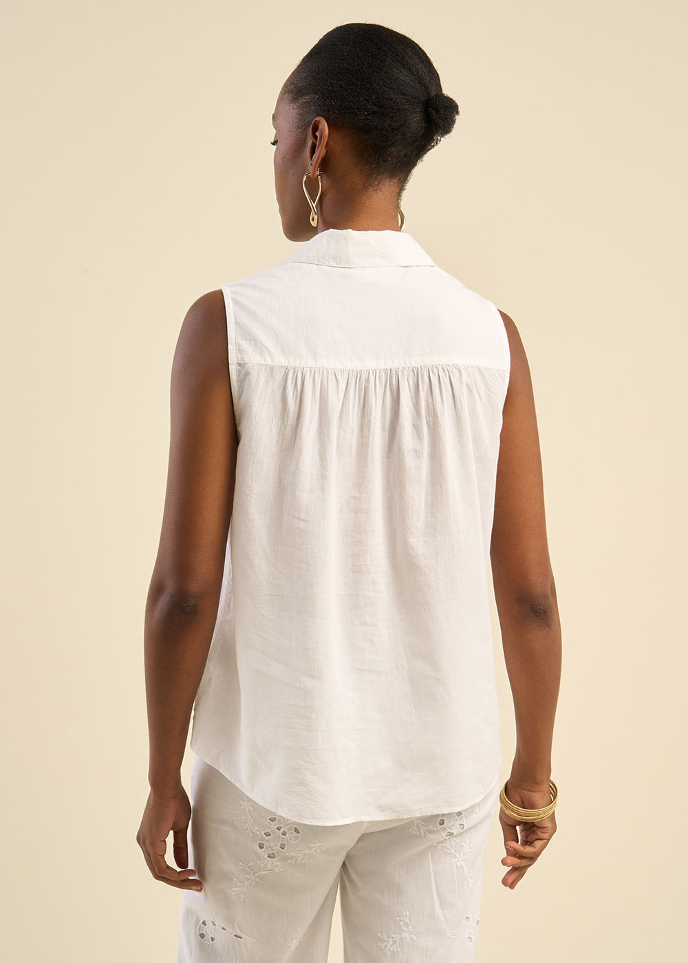 Chemise sans manches brodée