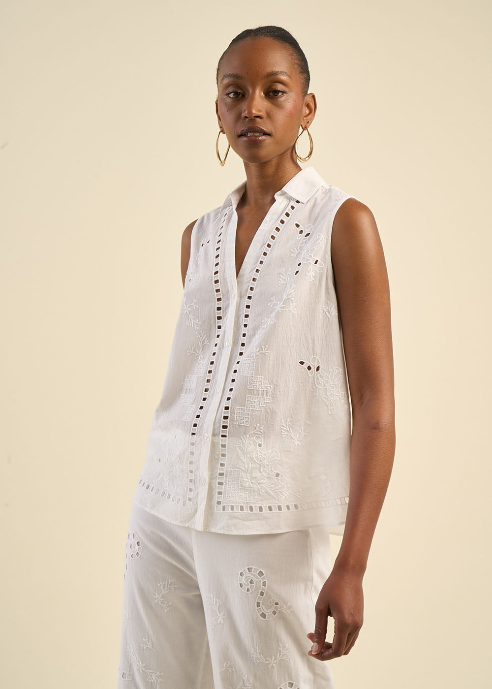 Chemise sans manches brodée