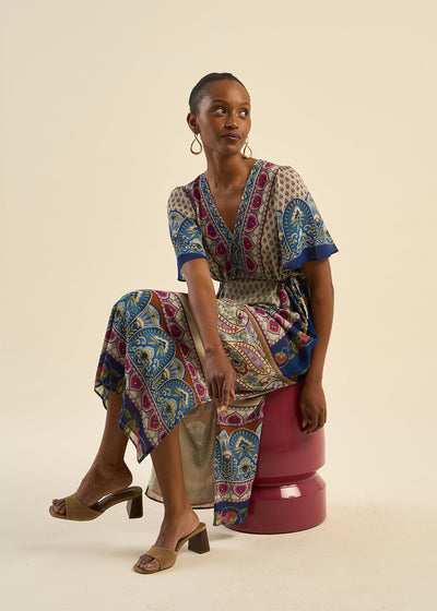 Robe longue bohème et décolleté en V