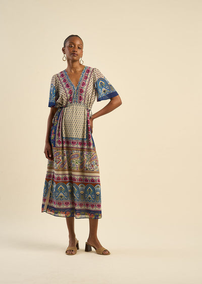 Robe longue bohème et décolleté en V