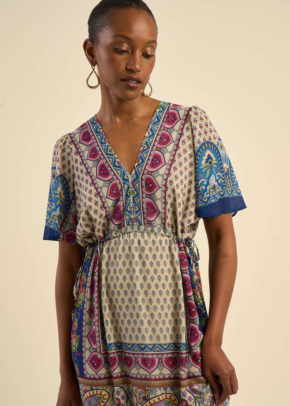Robe longue bohème et décolleté en V