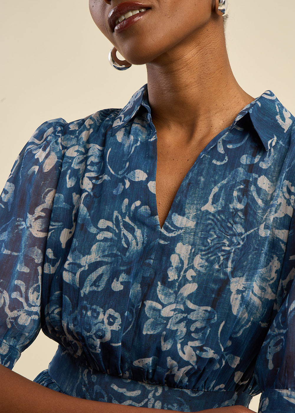 Robe imprimée fluide à manches bouffantes
