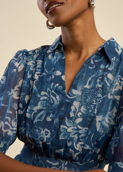 Robe imprimée fluide à manches bouffantes