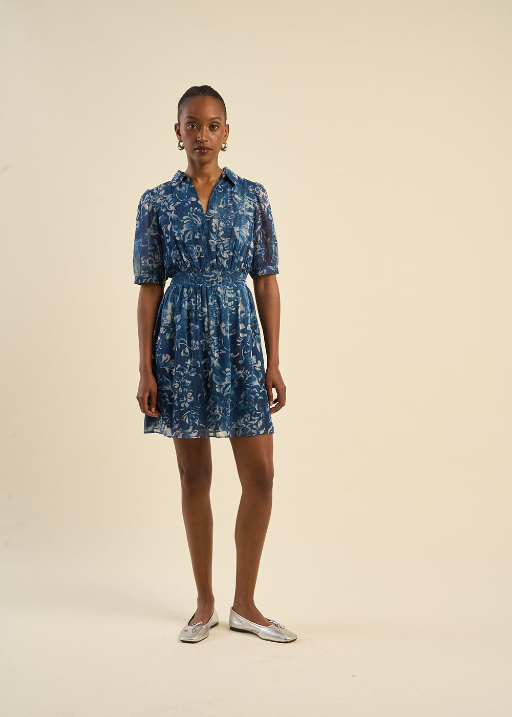 Robe imprimée fluide à manches bouffantes
