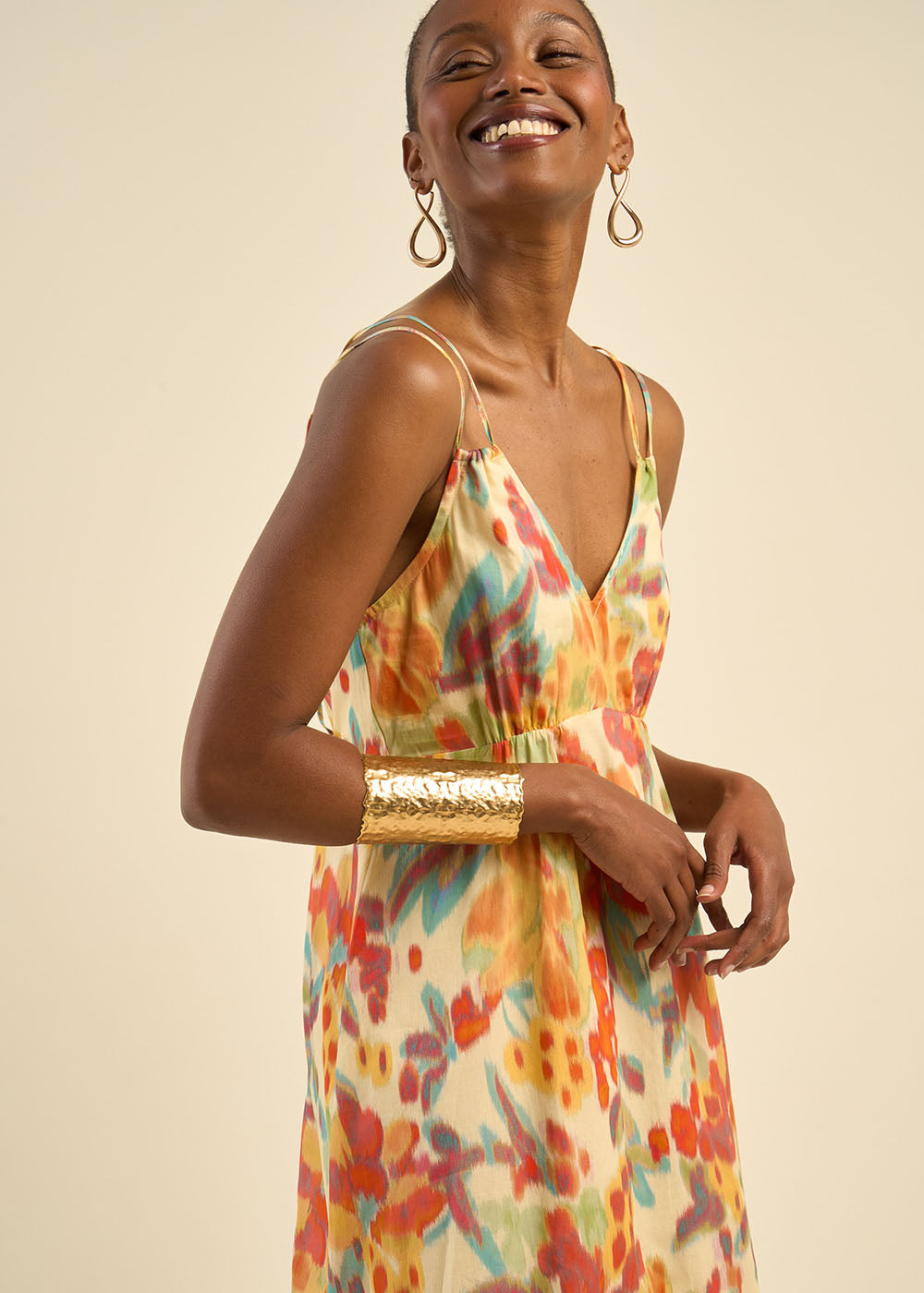 Robe longue à bretelles et motifs multicolores