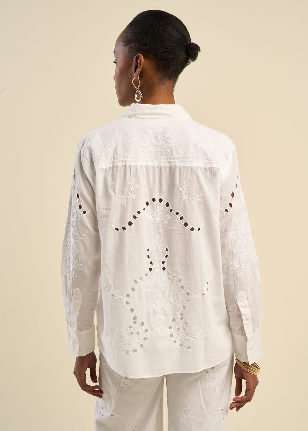 Chemise brodée à manches longues