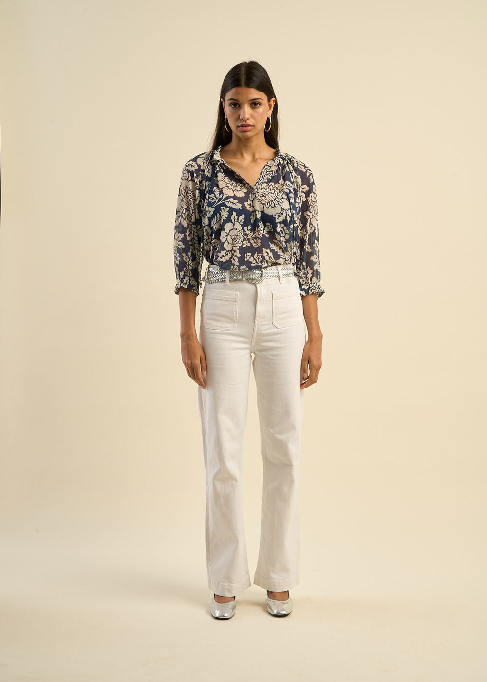 Jean à jambes larges avec revers et taille haute