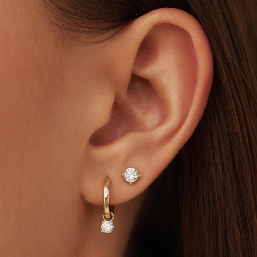 Michaela™ | Parure de boucles d’oreilles intemporelle avec pierres et finition dorée précieuse