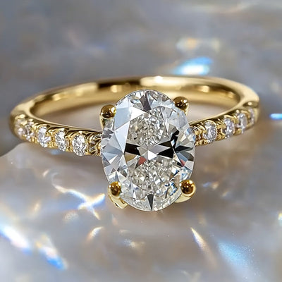 Bague en or 18K avec pierre indiscernable du vrai