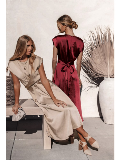 Isabelle - Robe en satin avec drapé croisé et décolleté en V