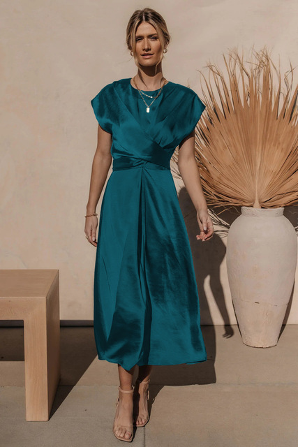 Isabelle - Robe en satin avec drapé croisé et décolleté en V