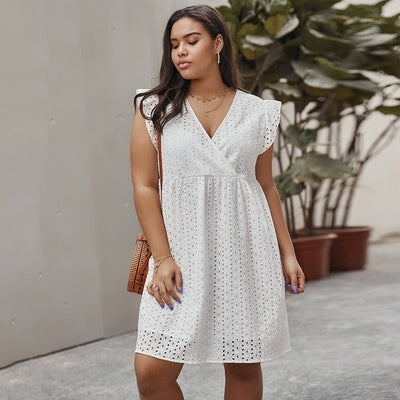 Robe courte pour femme avec broderie ajourée en style croisé - Camila